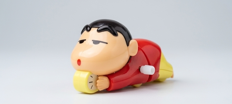 Crayon Shin-Chan wind-up crawling toy in regular red clothes - front view