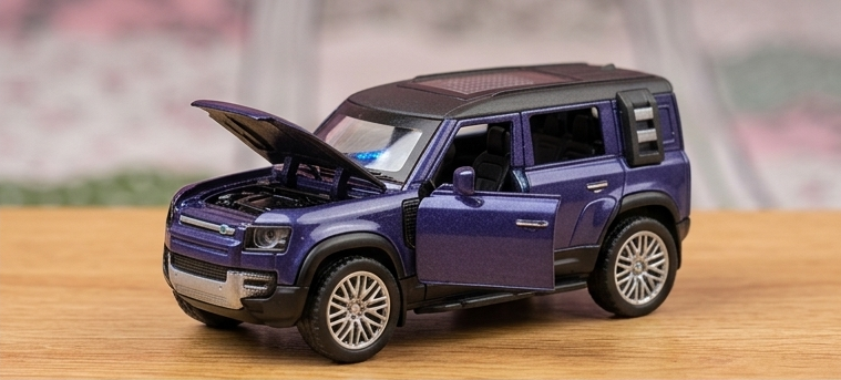 Land Rover Defender Diecast with opening hood and door